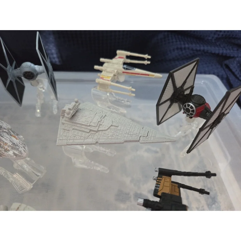 Star Wars Hot Wheels Lot of 11 ships - Includes STANDS